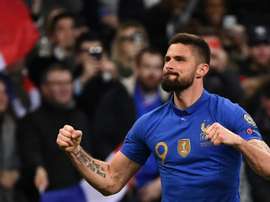 Giroud é desejo de vários clubes mas nenhum quer brigar por ele em janeiro. AFP