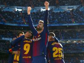 Piqué pode ser o quarto capitão, depois da saída do Mascherano. EFE