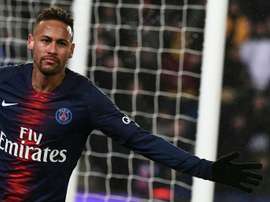 Neymar acredita estar apto antes do tempo previsto. AFP