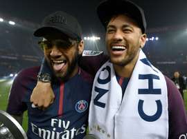Dani Alves pense que Neymar sera comme Leo Messi ou Ronaldo. EFE