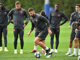 Giroud praticamente não conta para Lampard. AFP
