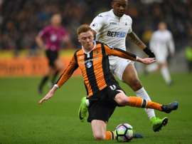 Le milieu de terrain anglais d'Hull City Sam Clucas lors d'un match contre Swansea. AFP