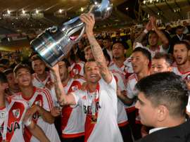 Sur cette photo fournie par Telam les joueurs de River Plate soulèvent la Coupe dArgentine