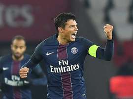 Le défenseur Thiago Silva ouvre le score pour le PSG face à Angers au Parc des Princes. AFP