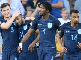 Les Anglais se congratulent après le but de Nathan Redmond contre la Slovaquie. AFP