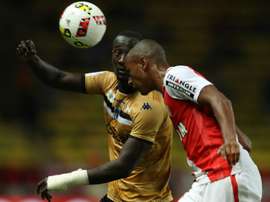 Abdou Diallo face à Famara Diedhiou lors du match Monaco-Angers. AFP