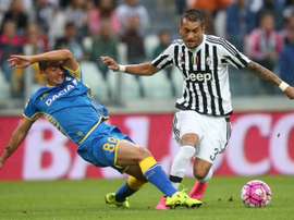 Le milieu de la Juventus Roberto Pereyra à la lutte avec le défenseur dUdinese Ivan Piris. AFP