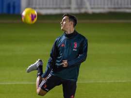 La pareja de Dybala confirmó que están a la espera de un nuevo test. AFP