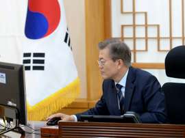 Le nouveau président sud-coréen Moon Jae-in dans son bureau à La Maison Bleue, le 12 mai 2017. AFP