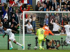 Le gardien de Chelsea Thibaut Courtois battu par Leroy Fer de Swansea, le 11 septembre 2016. AFP