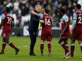 L'entraîneur de West Ham David Moyes salue ses joueurs. AFP