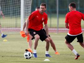 Nemanja Matic ayudó a un niño enfermo. AFP