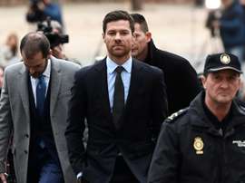 Xabi Alonso arrive pour être auditionné par un tribunal. AFP