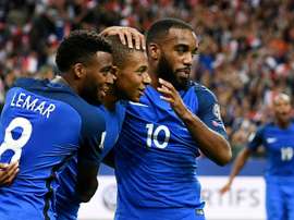 Les Français Thomas Lemar, Kylian Mbappé et Alexandre Lacazette. AFP