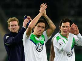 Lattaquant allemand Max Kruse (au centre) avec ses coéquipiers du VfL Wolfsburg contre La Gantoise à la Volkswagen arena, le 8 mars 2016