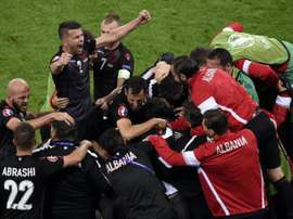 La joie des Albanais après le but dArmando Sadiku contre la Roumanie lors de lEuro, le 19 juin 2016 à Lyon