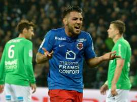 Lattaquant de Caen Andy Delort fête son but contre Saint-Etienne, le 28 février 2016 à Geoffroy-Guichard