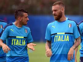 Le milieu italien Daniele de Rossi (d), avec Alessandro Florenzi, lors d'un entraînement. AFP