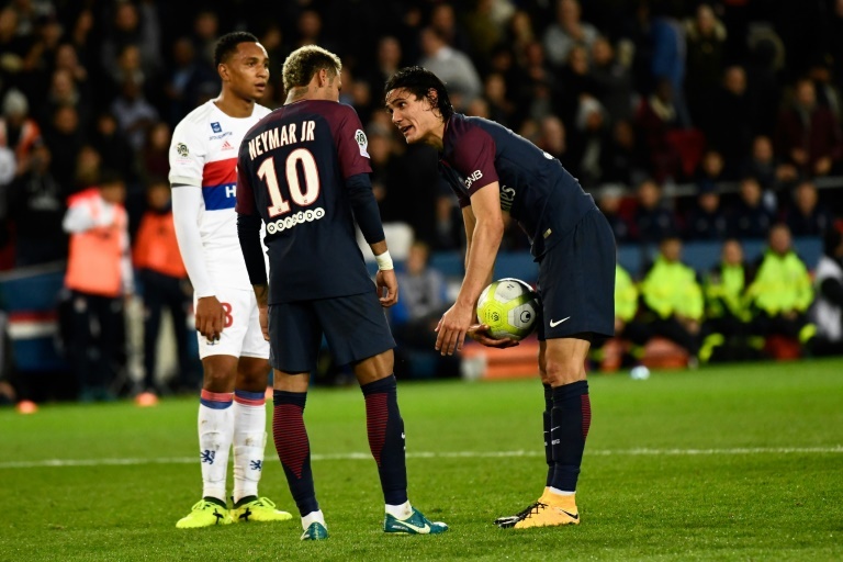 Cavani alcanzó a Ibrahimovic como goleador histórico del PSG