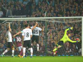 Le gardien de Manchester United David de Gea sincline sur un but inscrit par Michail Antonio au Boleyn Ground, le 10 mai 2016