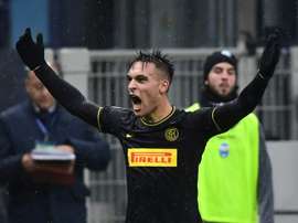 Lautaro Martinez pode chegar ao Barcelona por quantia de dinheiro mais dois jogadores. AFP