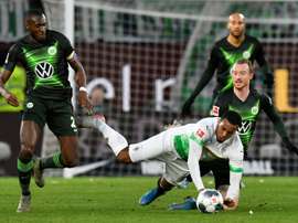 Wolfsburg bate Augsburg nos acréscimos. AFP