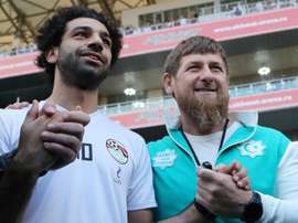 La foto de Mohamed Salah con el jefe del estado de Chechenia ha indignado a muchos. AFP