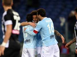 Nani (g) félicité par ses coéquipiers de la Lazio après un but contre l'Udinese. AFP