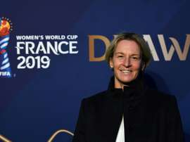 Martina Voss-Tecklenburg lors du tirage au sort. AFP