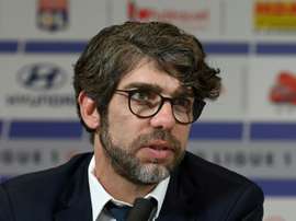 Juninho répond aux supporters. AFP