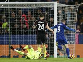 Jamie Vardy renació, el Leicester renació, y el City cayó derrotado. AFP