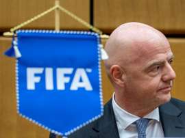 Infantino ve muy difícil que el Mundial se juegue en diciembre. AFP