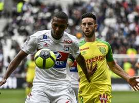 Le défenseur brésilien de Lyon Marcelo (g) contre Nantes en Ligue 1. AFP