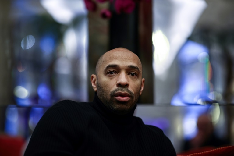 Henry criticó a Flick: "No se puede jugar en Champions con la línea tan alta"