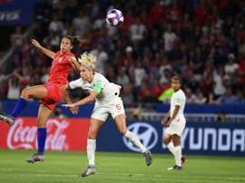 Carli Lloyd au duel avec Steph Houghton en demi-finale de la Coupe du monde, le 2 juillet 2019. AFP