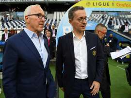 Frank McCourt et Jacques-Henri Eyraud lors du match de Ligue 1 contre Montpellier. AFP