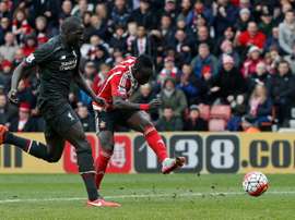 La perle de Southampton Sadio Mané frappe et inscrit le 3e but de son équipe face à Liverpool au St Marys Stadium, le 20 mars 2016