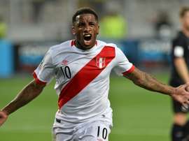 Jefferson Farfán se sent mieux, après avoir été testé positif au COV-19. afp