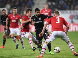 Nabil Fekir face aux Néerlandais de l'AZ en Europa League, le 16 février 2017 à Alkmaar. AFP