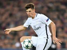 Le défenseur du PSG Thomas Meunier contrôle le ballon face à Bâle en Ligue des champions, le 1er novembre 2016 à Bâle