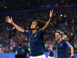 Wendie Renard se fait voler son The Best en l'oubliant dans le train. AFP