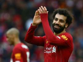 Quand Salah paie le plein d'essence aux supporters. AFP