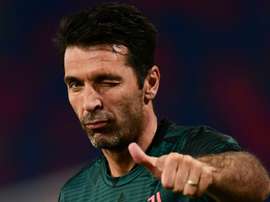 Gianluigi Buffon deve permanecer até 2022 na Juventus. AFP