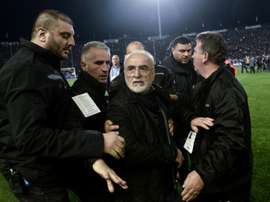 Le président du PAOK Ivan Savvidis lors de son irruption. AFP