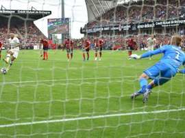 Neymar hizo el 1-1 de penalti. AFP