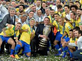 Jair Bolsonaro insiste pour un retour rapide du football. AFP