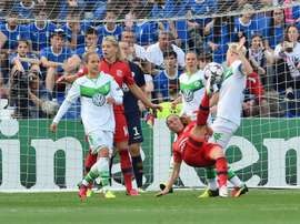 La Lyonnaise Camille Abily tente un retourné face à Wolfsburg en finale de la Ligue des champions, le 26 mai 2016 à Reggio Emilia