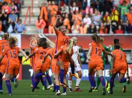 Les Néerlandaises exultent après avoir gagné la finale de l'Euro face au Danemark, le 6 août. AFP