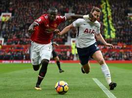 Eric Bailly tiene contrato con el United hasta 2020. AFP