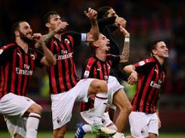 Les joueurs de l'AC Milan célèbrent la victoire face à l'AS Rome. AFP